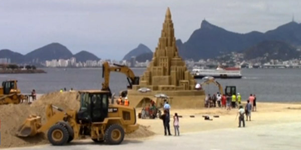 Découvrez le plus grand château de sable du monde
