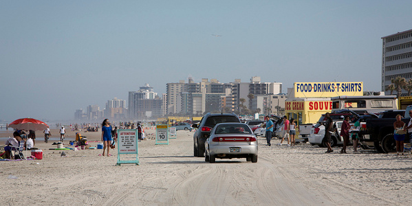 A Daytona, on gare sa voiture directement sur la plage