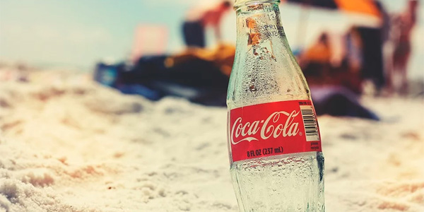 Coca fabrique des bouteilles en plastique marin recyclé