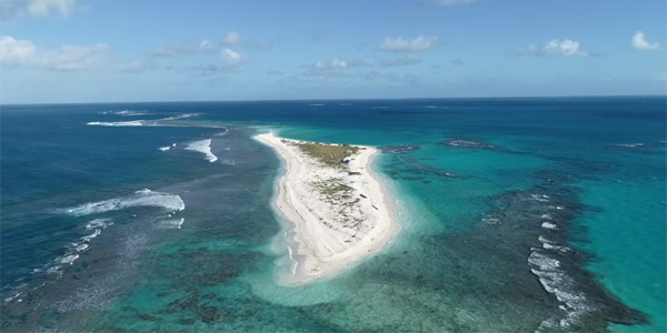 Une île entièrement engloutie par les flots à Hawaï