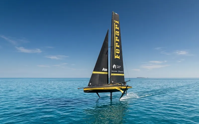 Ferrari survole les vagues avec son hydroptère high tech