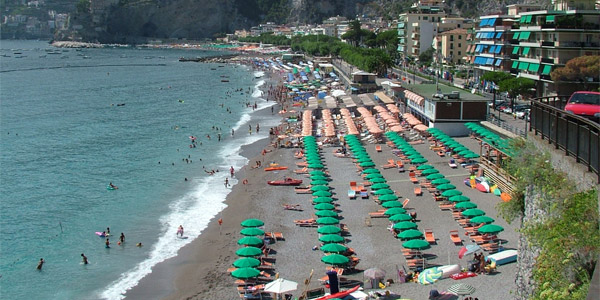 L'Europe veut mettre les plages italiennes aux enchères