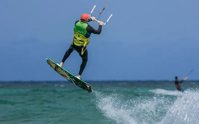 Les kitesurfs jugés dangereux pourraient être interdits de certaines plages