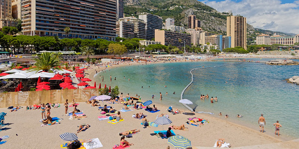 Monaco : la plage du Larvotto en plein ravalement de façade