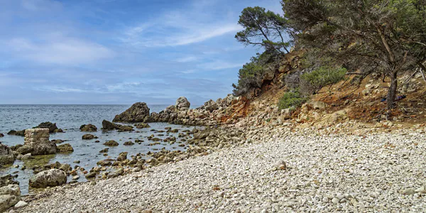 Méditerranée : les plages de galets en grand danger