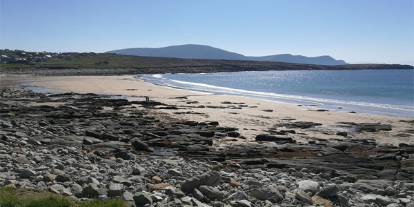 Une petite île irlandaise retrouve sa plage de sable