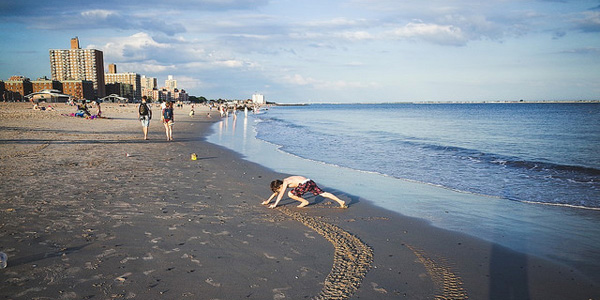 La ville de New-York offre la crème solaire sur ses plages