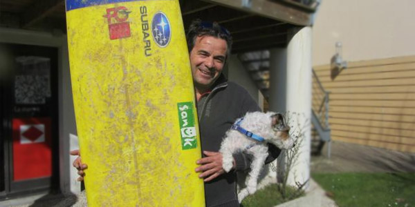 Un surfeur chilien retrouve sa planche en Vendée