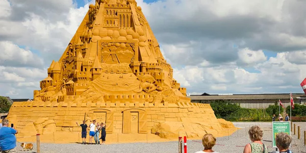 Le plus grand château de sable du monde est au Danemark
