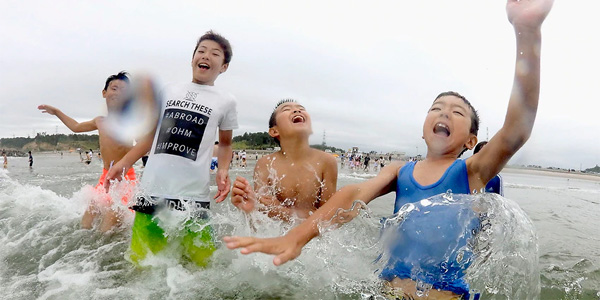 On peut désormais se (re)baigner à la plage de Fukushima