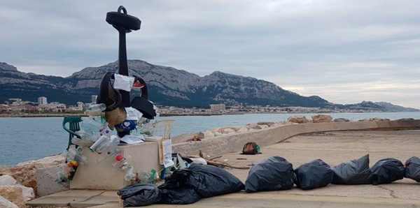 Marseille : des sculptures de déchets pour sensibiliser