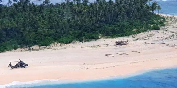 Trois naufragés sur une île sauvés par leur SOS géant