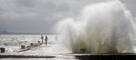 Grosses vagues sur la Côte d'Azur