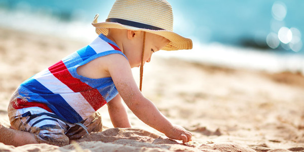 Que risque votre bambin à manger du sable ?