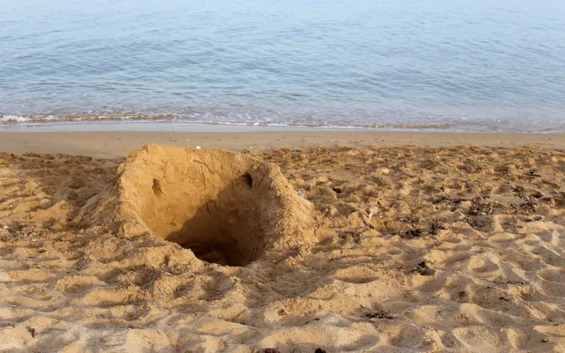trou sur la plage