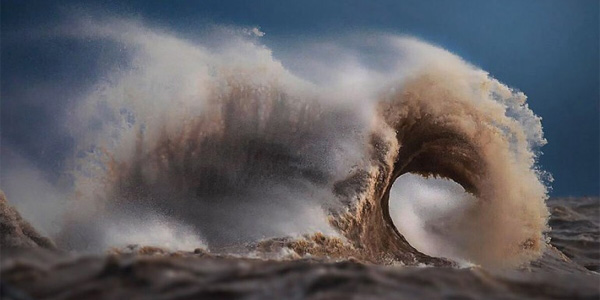 Photos : il transforme les vagues en œuvres d'art